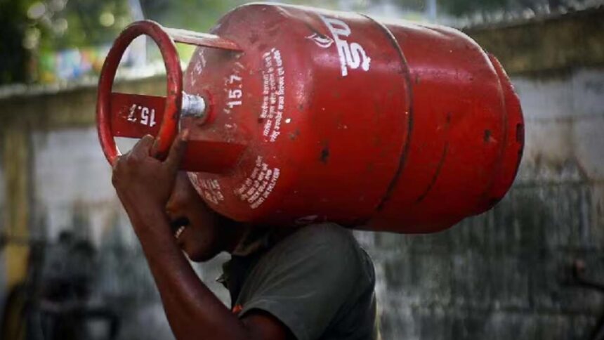 সেপ্টেম্বরে স্বস্তির হাওয়া, সস্তা হচ্ছে 'LPG' সিলিন্ডার 1 1 2