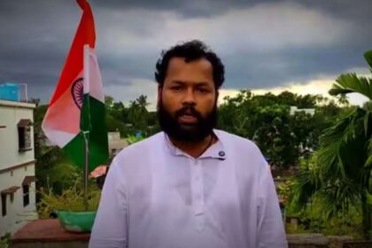 পুজোয় বড় ধাক্কা! আন্দোলনকারী শিক্ষকের টানা দু’মাসের বেতন বন্ধ 4 30 4