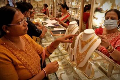 উৎসবের মাঝে সোনা-রুপো নিয়ে চিন্তা, তাহলে এখনই দেখে নিন বাজারের দামের অবস্থা 12 01 3