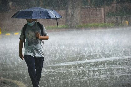 একাদশীর পরও কাটছেনা নিম্নচাপের প্রভাব, ফলে জারি হয়েছে লাল সতর্কতা বিভিন্ন জেলায় আবহাওয়ায় 18 04 1