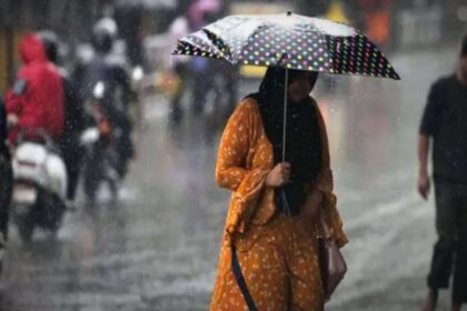 উত্তরবঙ্গে থামলেও হাল ছাড়েনি বর্ষা! এবার টার্গেট দক্ষিণবঙ্গ, ঘূর্ণাবর্তের জেরে বদলাচ্ছে আবহাওয়া 14 07 1