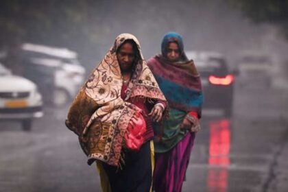 শীতের হাতছানি, তার মাঝেই ভেজার সম্ভাবনা! দক্ষিণবঙ্গের ৪ জেলায় আজ হালকা বৃষ্টির ইঙ্গিত 2 15 1